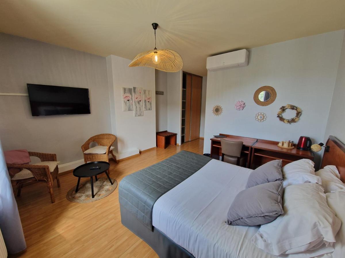 Hotel Restaurant La Traverse Cenac-et-Saint-Julien Екстер'єр фото